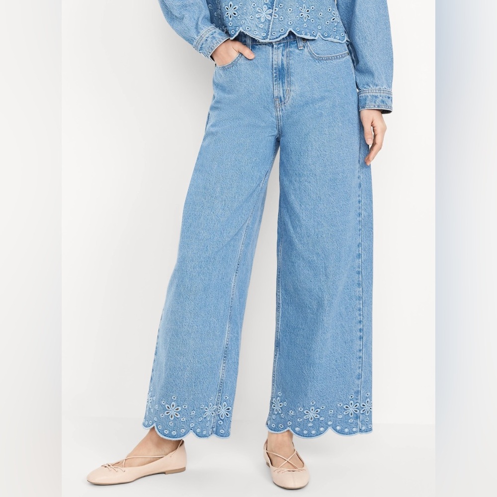 Old Navy High-Waisted Baggy Wide-Leg Eyelet Ankle Jeans - Size 22